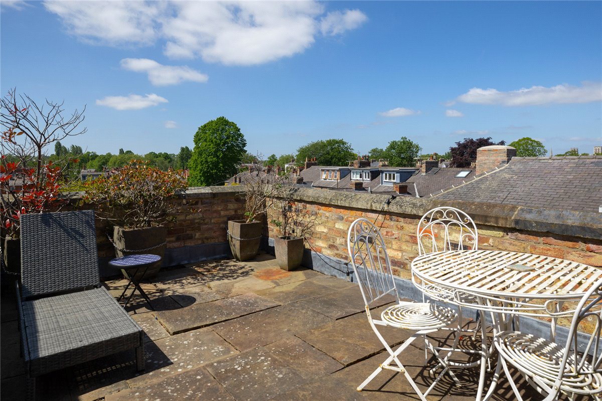 5 bedroom house, Fulford Road, York YO10 - Sold STC