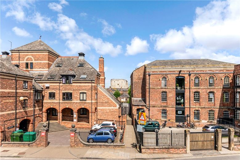 1 bedroom flat, Lady Anne Court, Skeldergate YO1 - Available