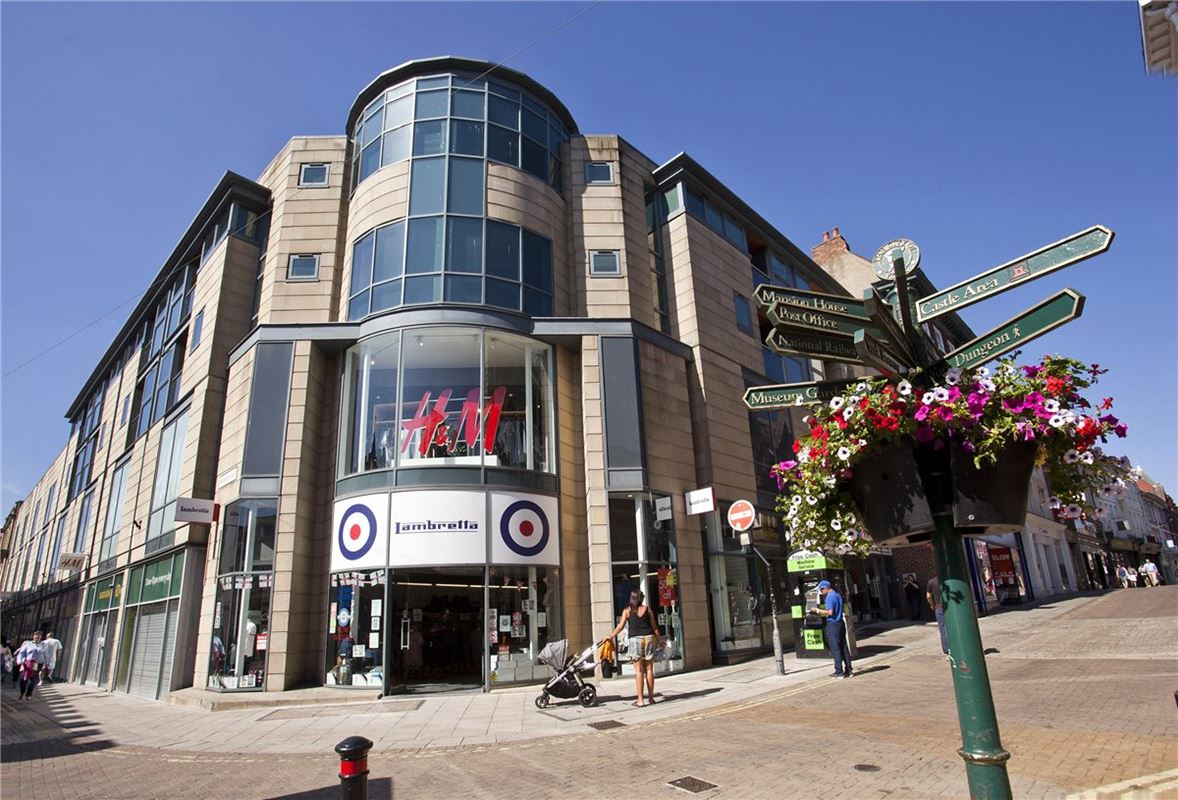 2 bedroom flat, Peter Lane, York YO1 - Available