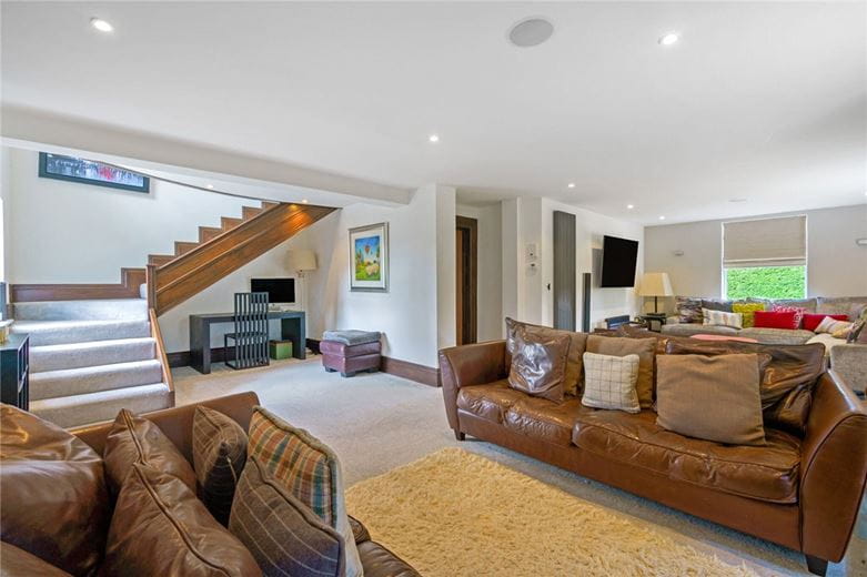 6 bedroom house, Newmill Farm, Mill Lane YO42 - Available