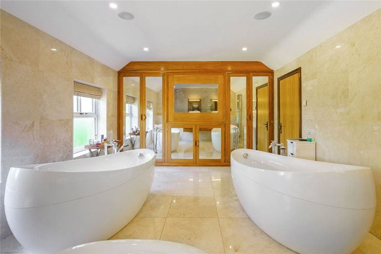 6 bedroom house, Newmill Farm, Mill Lane YO42 - Available