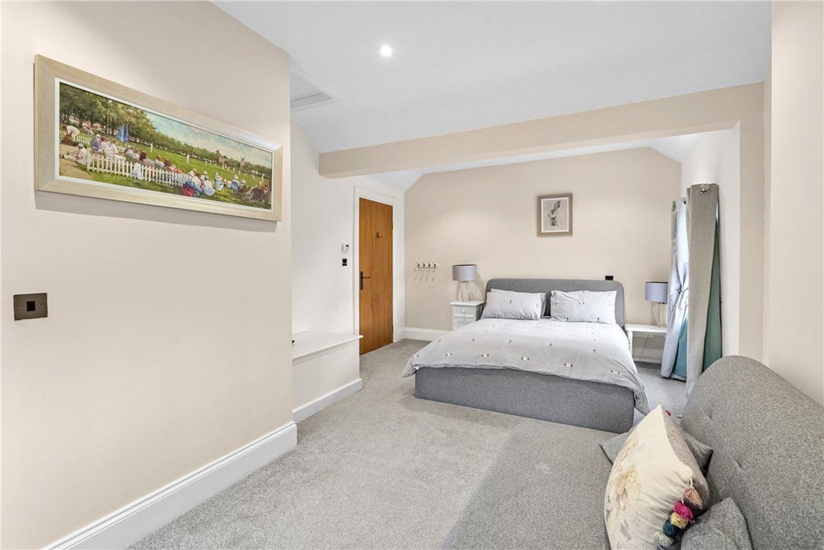 6 bedroom house, Newmill Farm, Mill Lane YO42 - Available