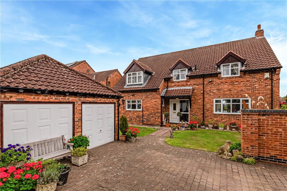 4 bedroom house, Yew Tree Close, Acaster Malbis YO23 - Available