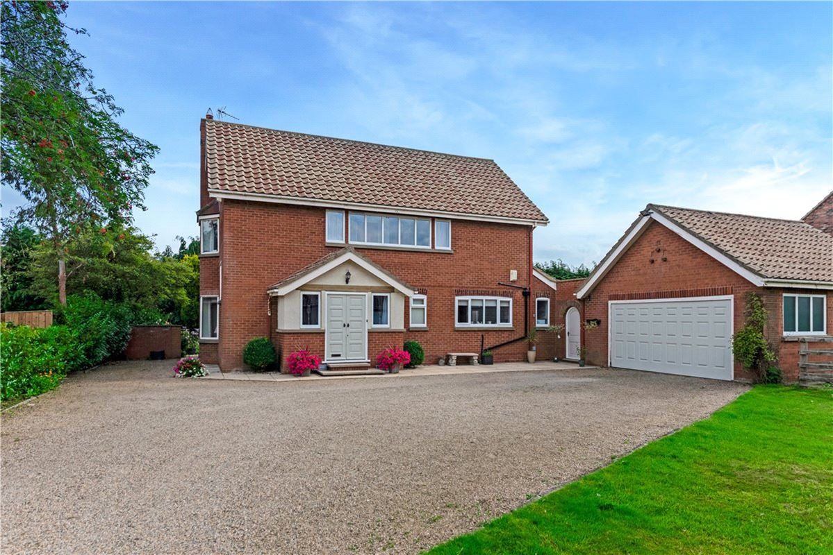 3 bedroom house, The Green, Raskelf YO61 - Available