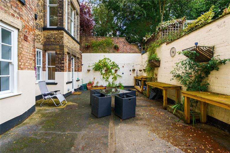 1 bedroom flat, The Mount, York YO24 - Available