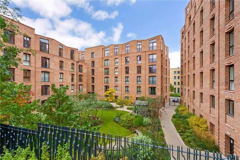 3 bedroom flat, Toft Green, York YO1 - Available