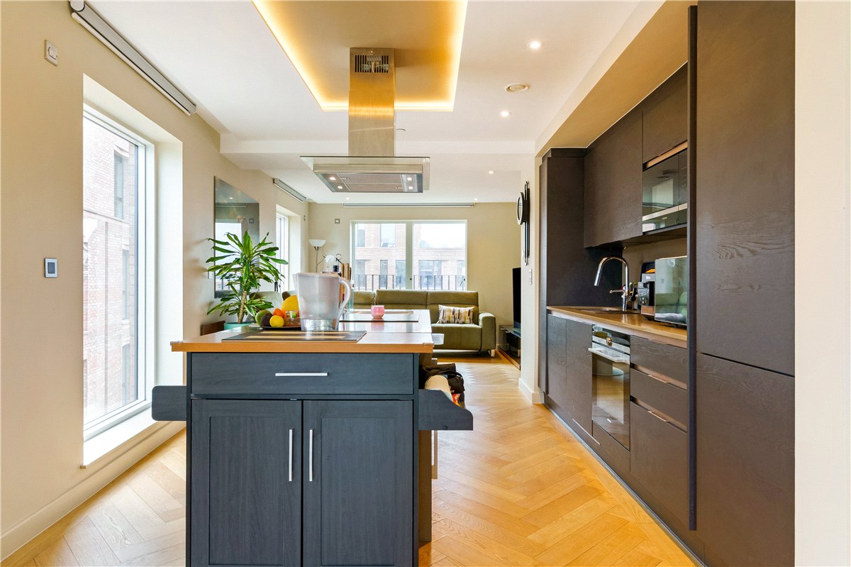 3 bedroom flat, Toft Green, York YO1 - Available