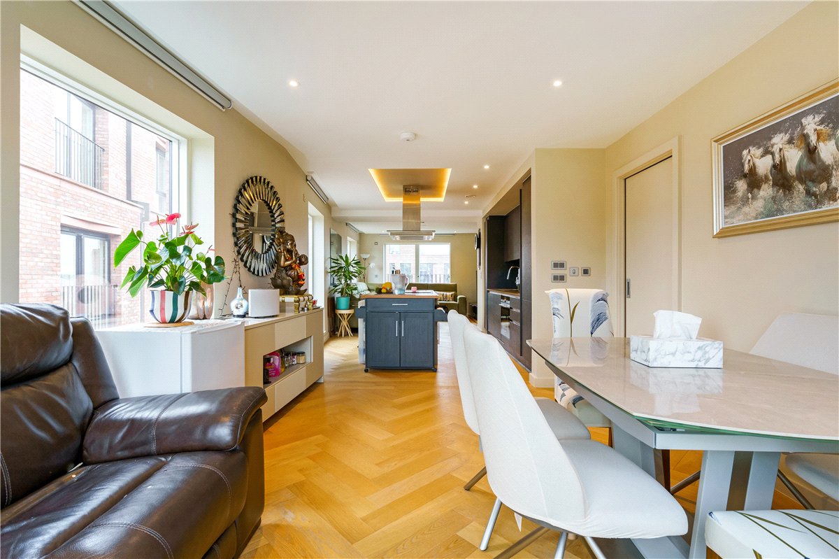 3 bedroom flat, Toft Green, York YO1 - Available