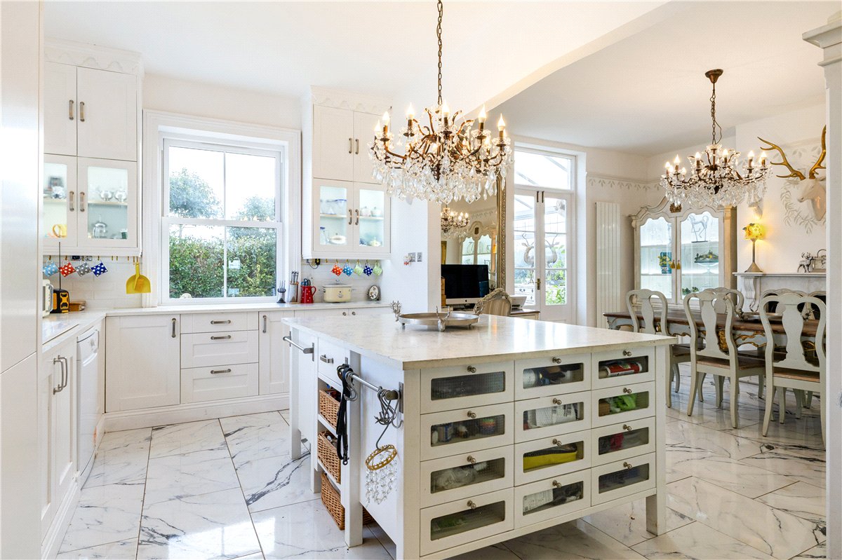 7 bedroom house, Manby Road, Stewton LN11 - Available