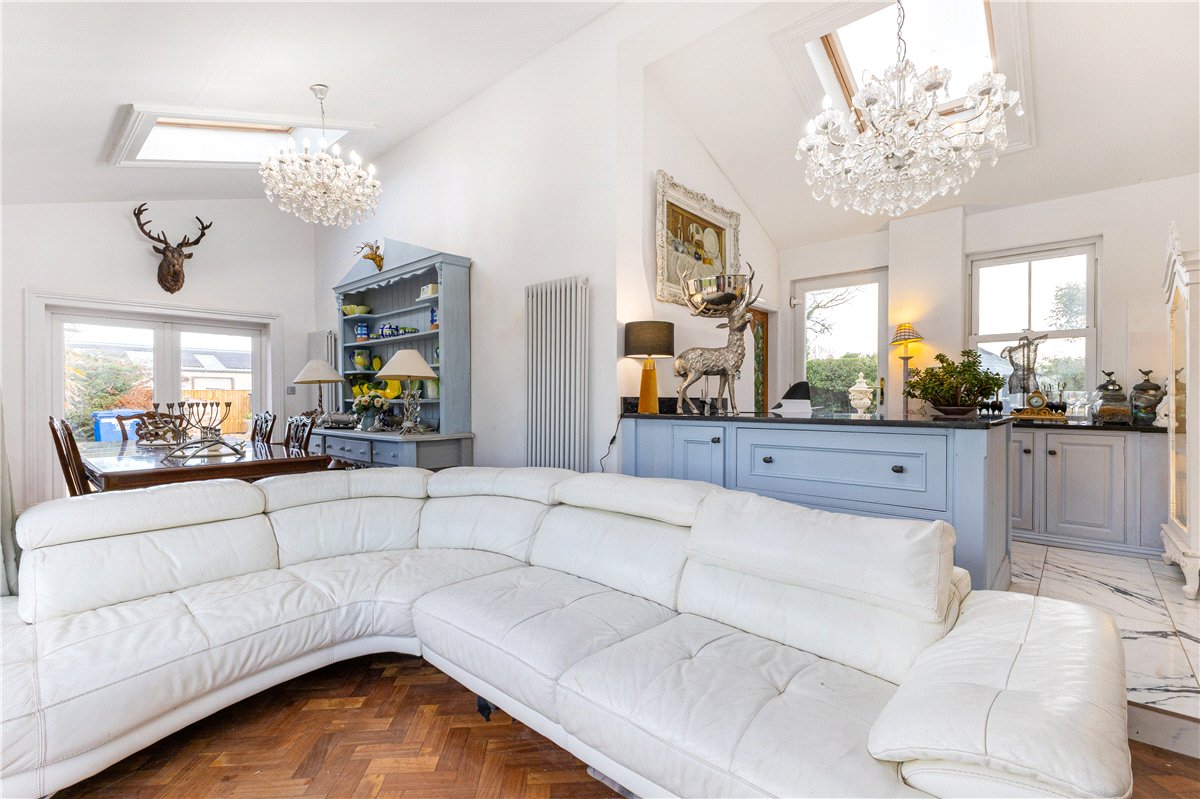 7 bedroom house, Manby Road, Stewton LN11 - Available