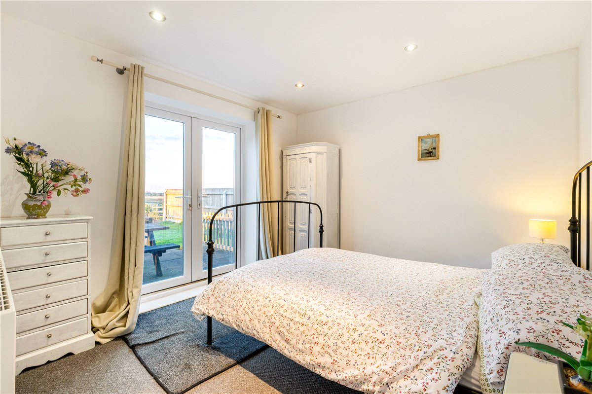 7 bedroom house, Manby Road, Stewton LN11 - Available