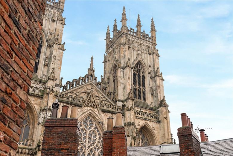 4 bedroom house, Precentors Court, York YO1 - Available